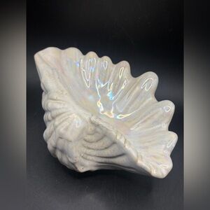 Macy’s Lustrous Ceramic Clamshell Seashell Nautical Beachy Coastal Sculpture